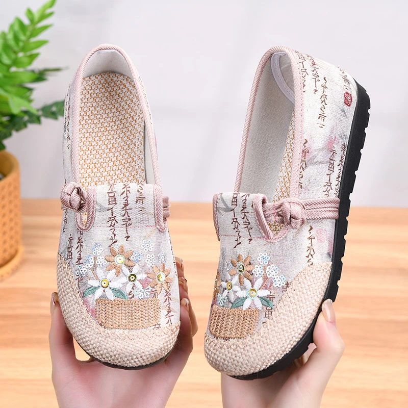 民族风老北京布鞋女新中式透气绣花鞋软底防滑国风汉服妈妈鞋单鞋