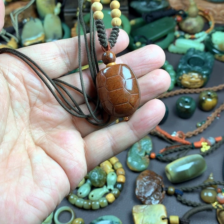 吊坠(赠链)未镶嵌岫岩河磨玉（透闪石质玉）