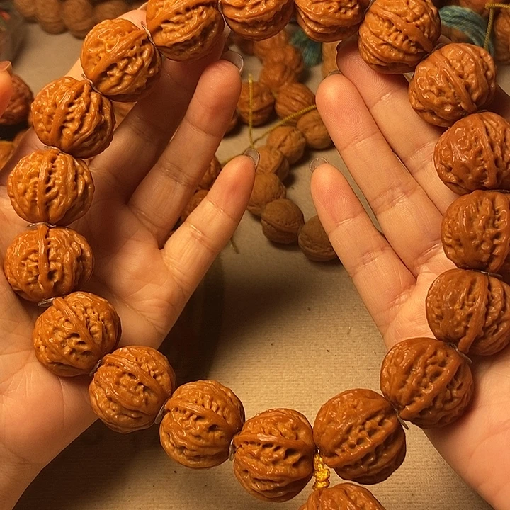 季***海手串文玩核桃元宝