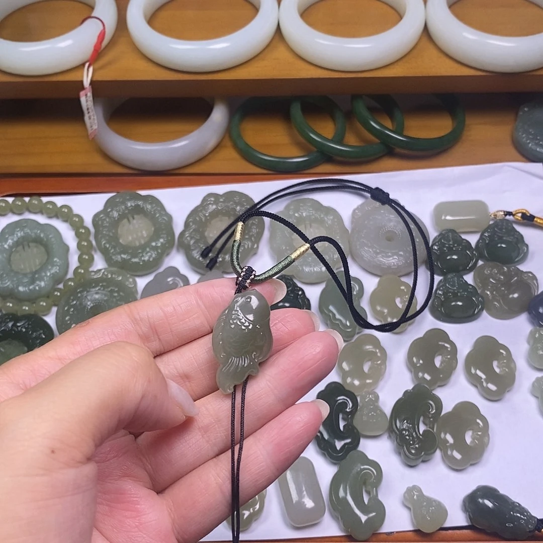 和田玉未镶嵌吊坠(不含链)小**牙