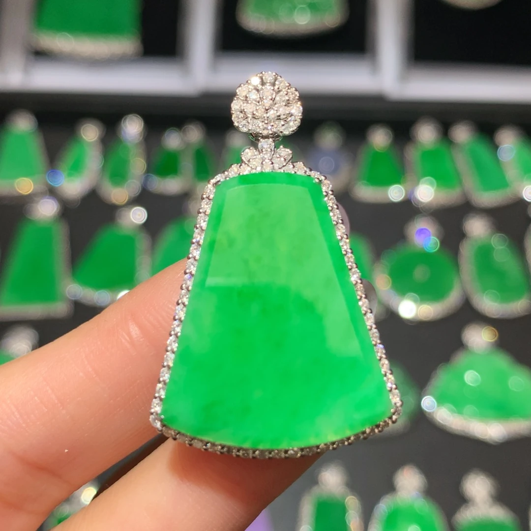 翡翠颈饰18K金镶嵌翡翠