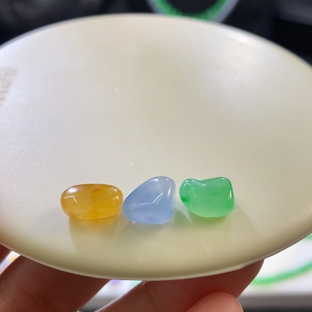 翡翠挂件未镶嵌一组随行