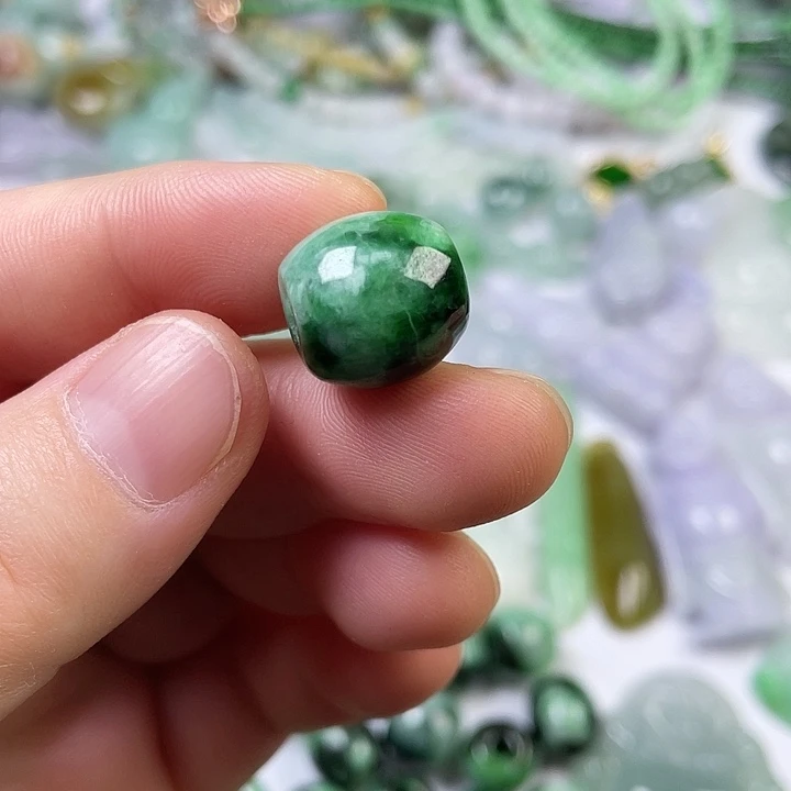 翡翠未镶嵌颈饰路路通