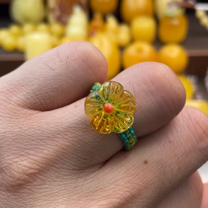 琥珀未镶嵌颈饰如图