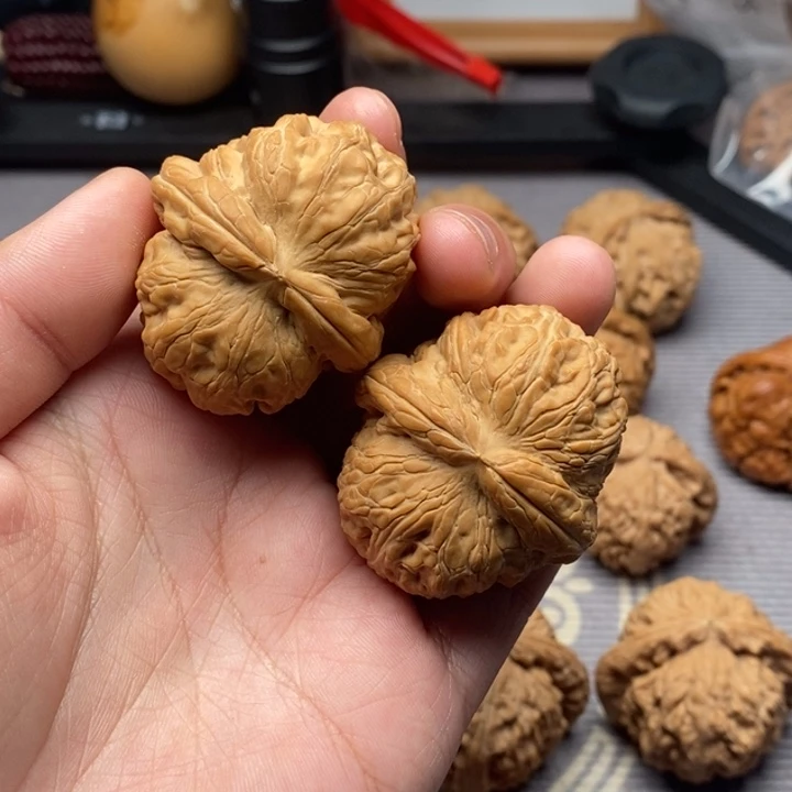 文玩核桃吊坠元宝