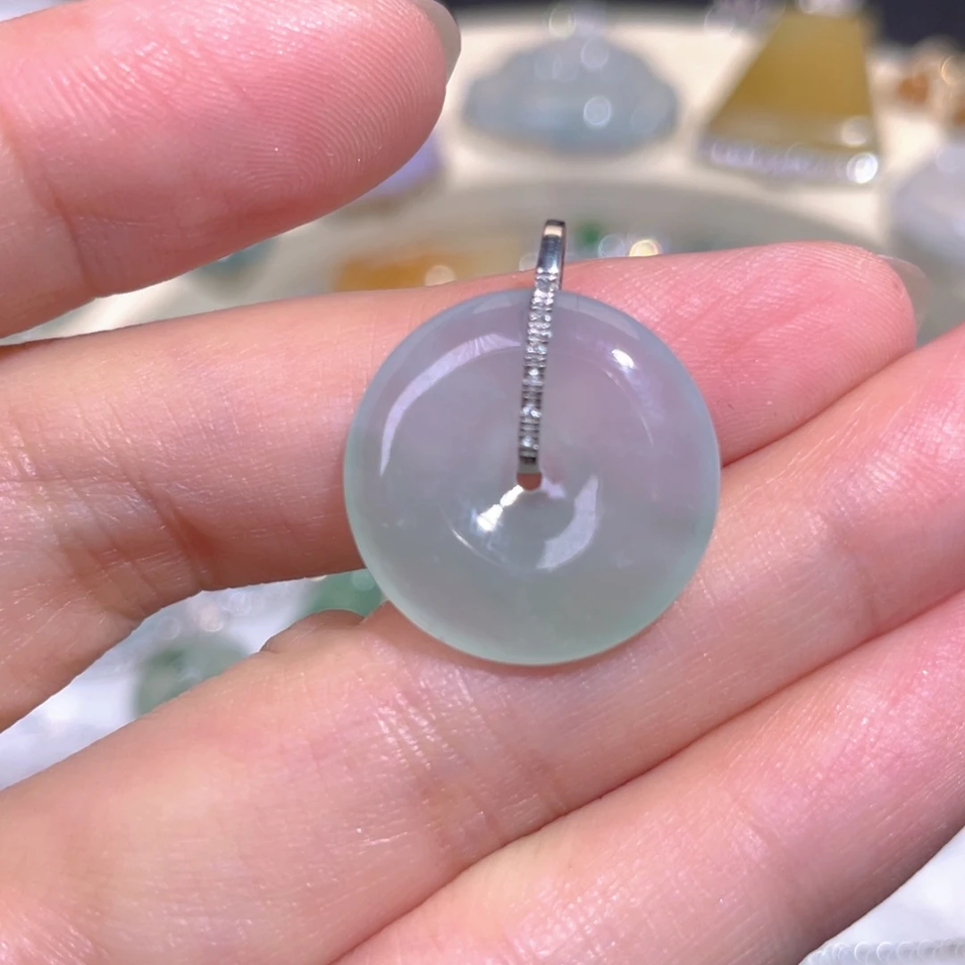 翡翠18K金镶嵌颈饰翡翠