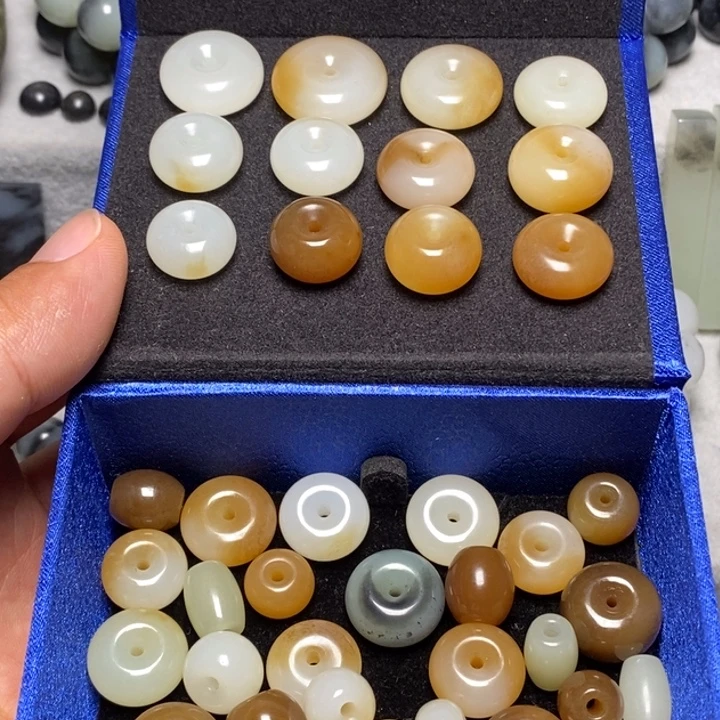 未镶嵌和田玉（糖玉）挂件