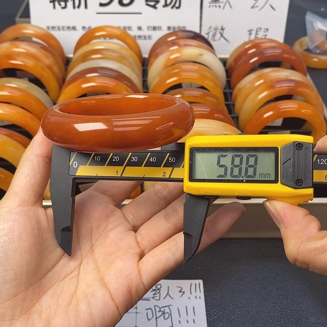 未镶嵌石英质玉（黄龙玉）手镯38号茄子山金沙老油红如血黄龙