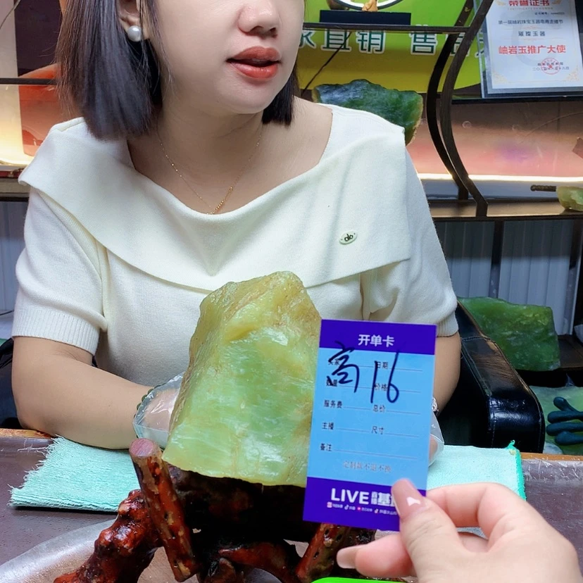 【闪购商品】未镶嵌蛇纹石玉原石手****生