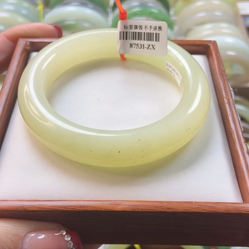 【闪购商品】和田玉手镯未镶嵌57