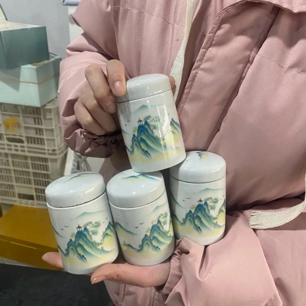 小号羊脂玉千里江山陶瓷茶叶罐