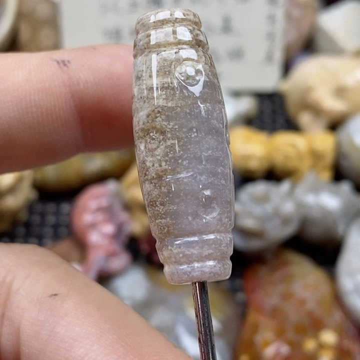 颈饰未镶嵌硅化珊瑚（珊瑚玉）
