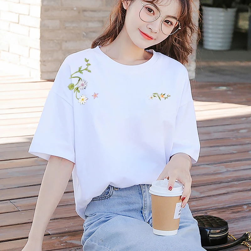 夏季2025年春秋内搭短袖t恤女休闲宽松白色短款百搭上衣印花F89