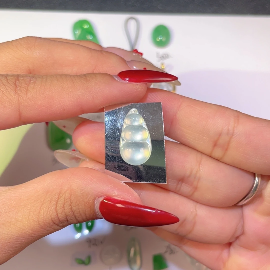 翡翠未镶嵌颈饰裸石