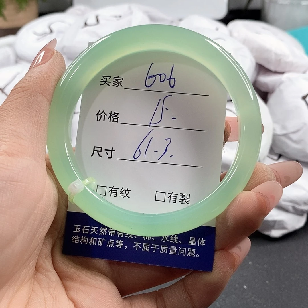 石英质玉未镶嵌颈饰