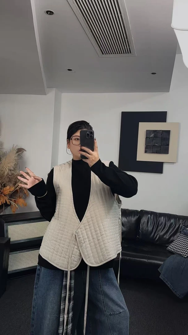 SHUANG洲：纯色厚款系带做旧冬季女宽松型棉马甲