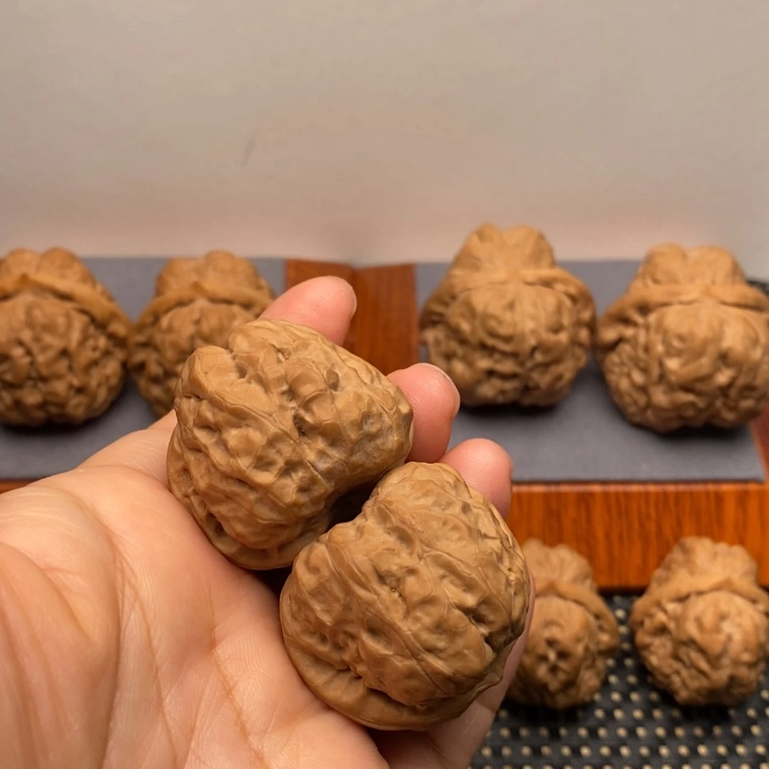愫***.文玩核桃把件全品边34左右