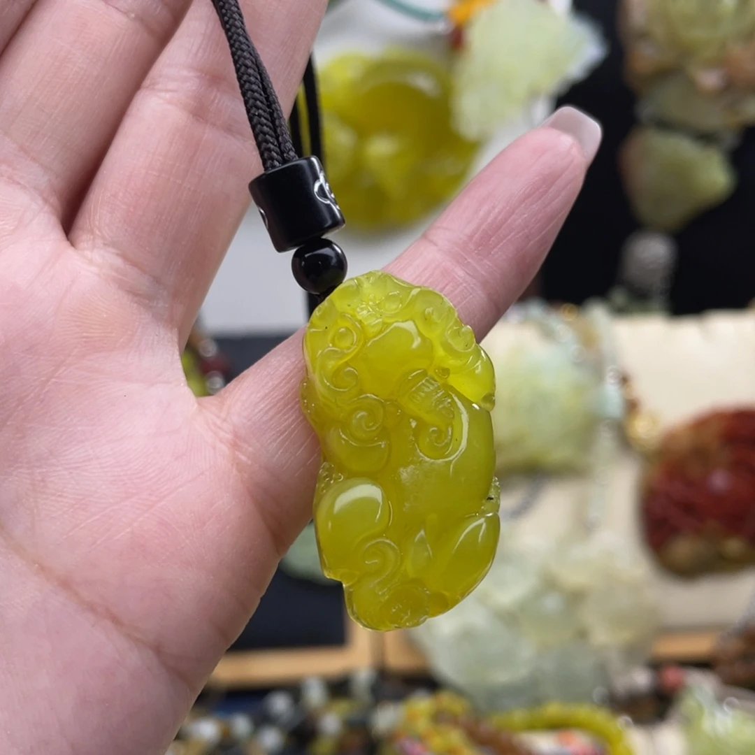 蛇纹石玉未镶嵌颈饰