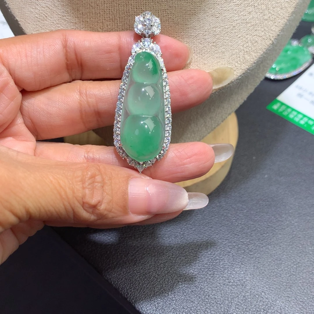 颈饰银S925镶嵌石英质玉（非洲翠）