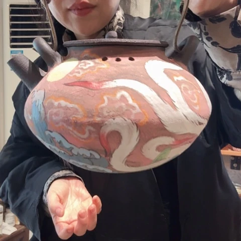 尤*利手工制作各种精美陶瓷