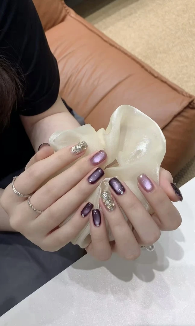 黑加仑紫高级感冰透渐变猫眼短款显白手工穿戴甲