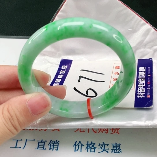 翡翠手镯未镶嵌翡翠