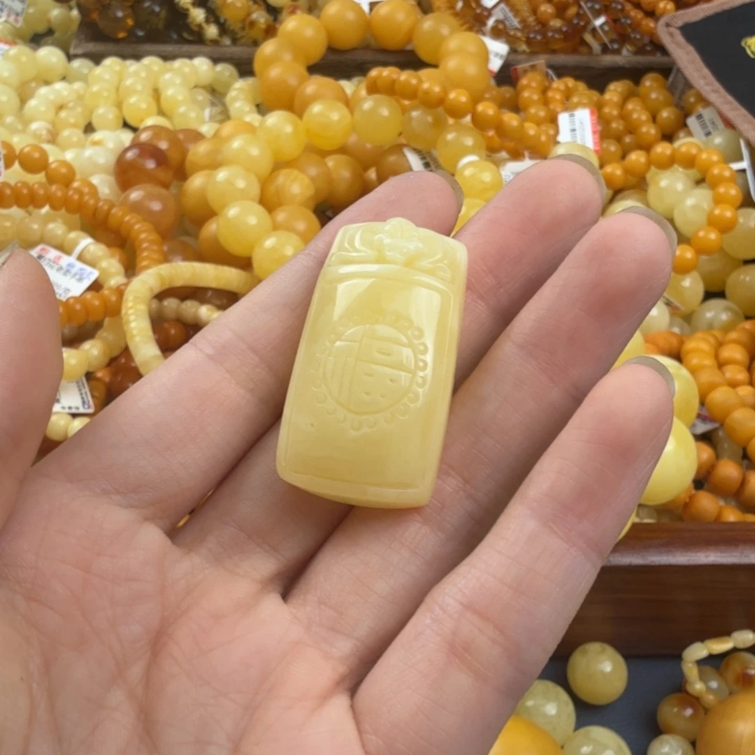 未镶嵌琥珀珠宝奇石