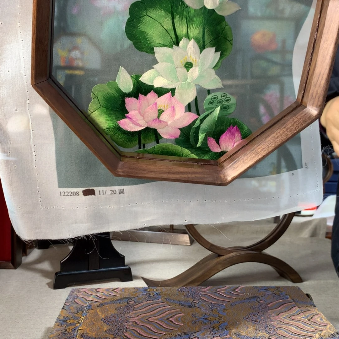 木苏绣精品推荐给朋友