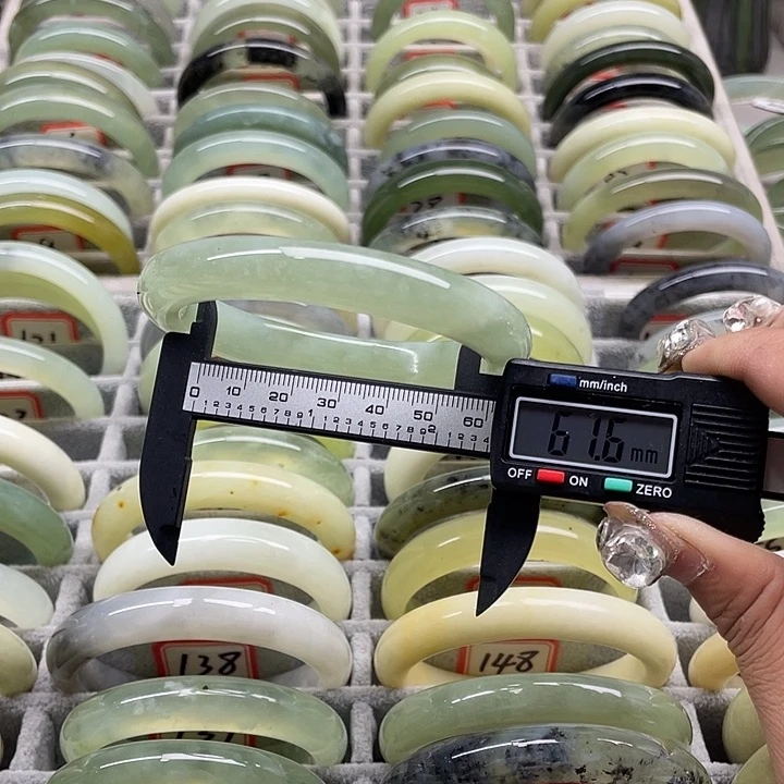 蛇纹石玉未镶嵌手镯124