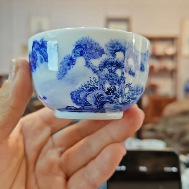 曰**辰景德镇手工手绘山水圆融杯