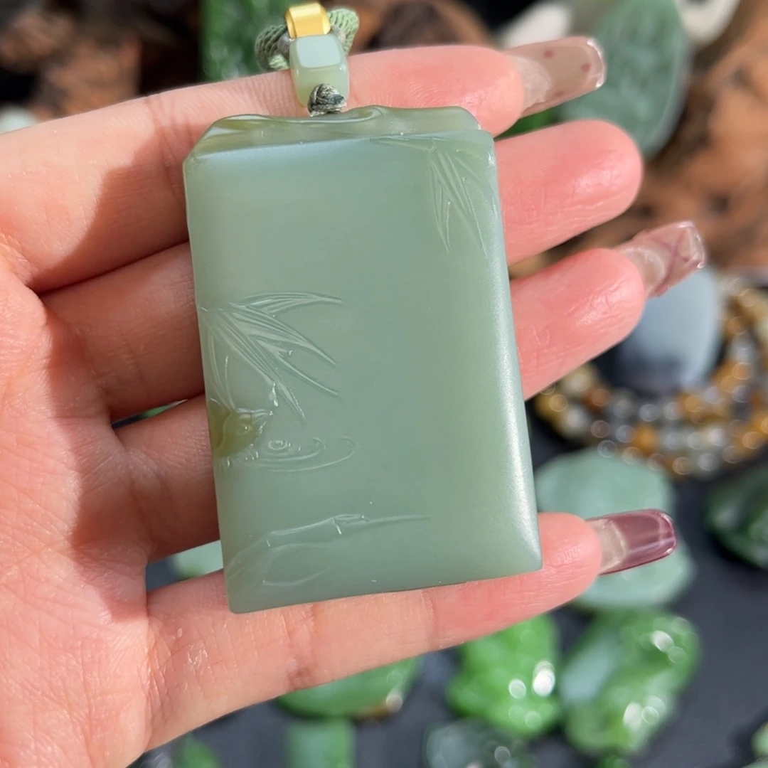 和田玉颈饰未镶嵌粉青竹牌定制