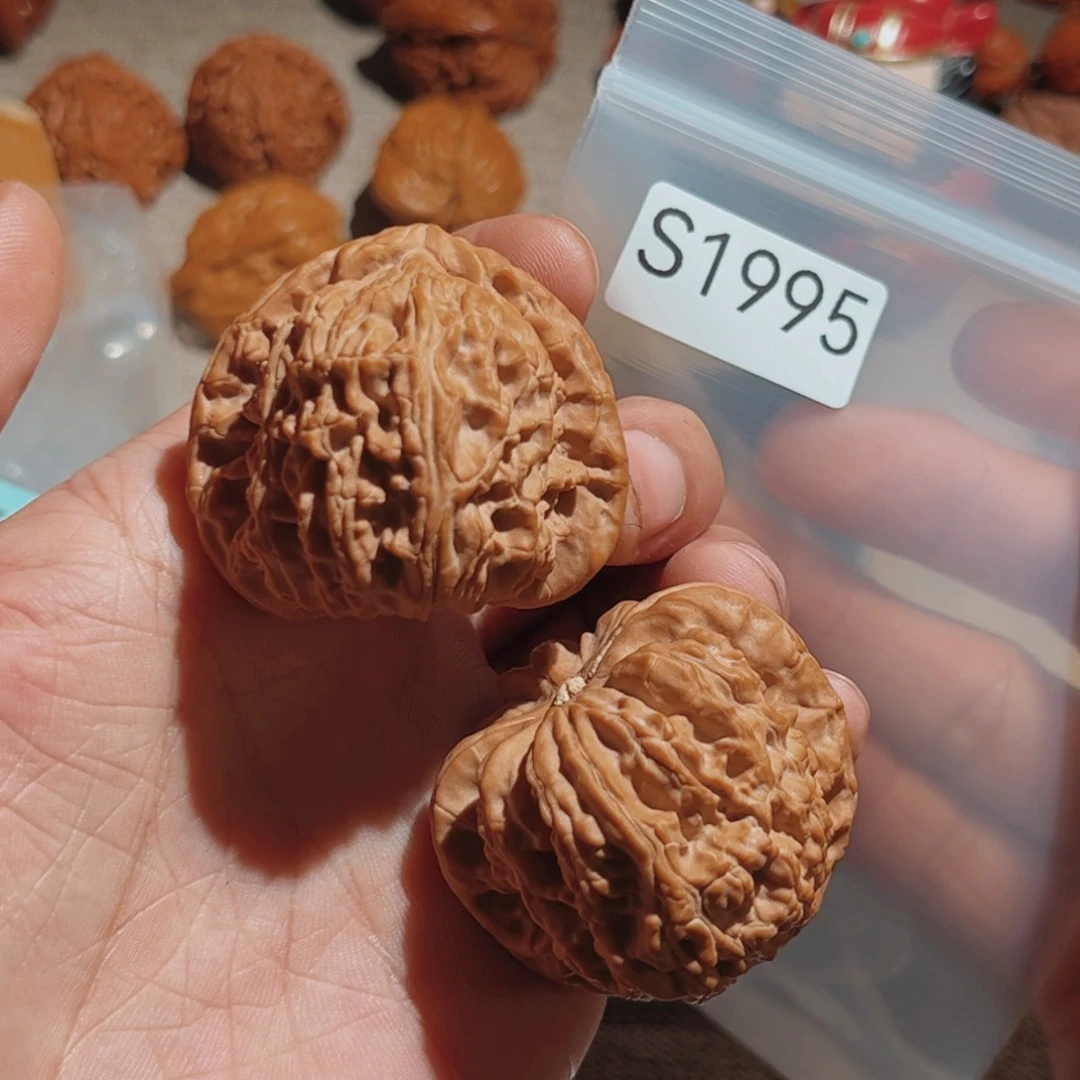 文玩核桃手串三角白