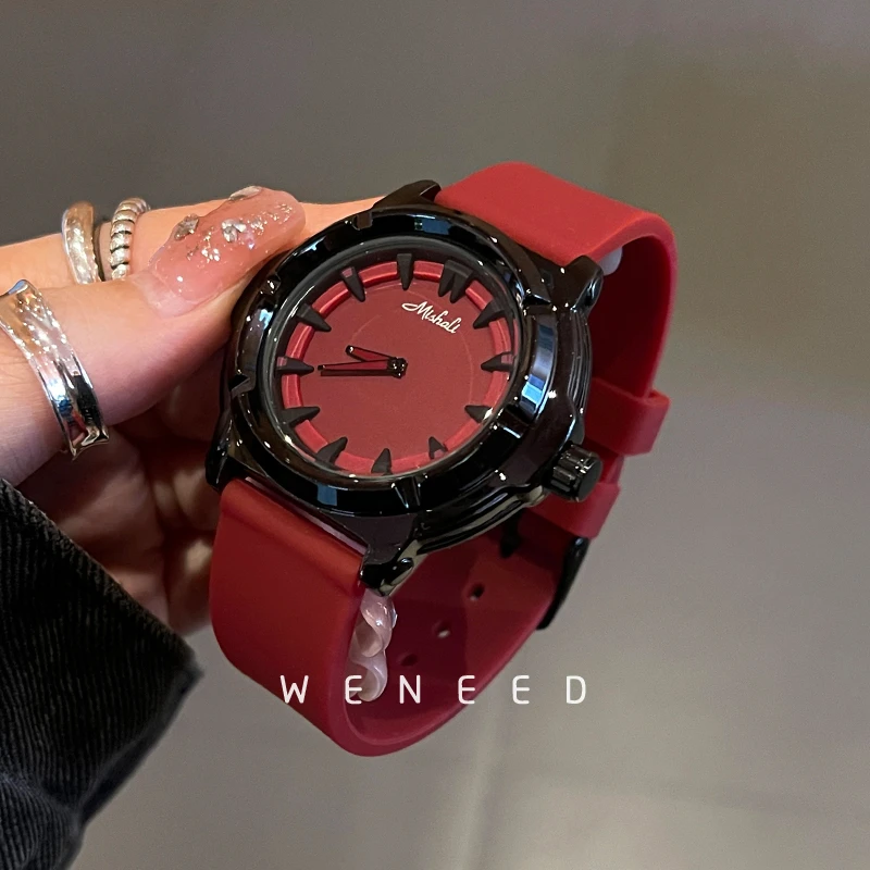 weneed2025新款手表女款轻奢小众高级感时尚简约潮酷大表盘女表