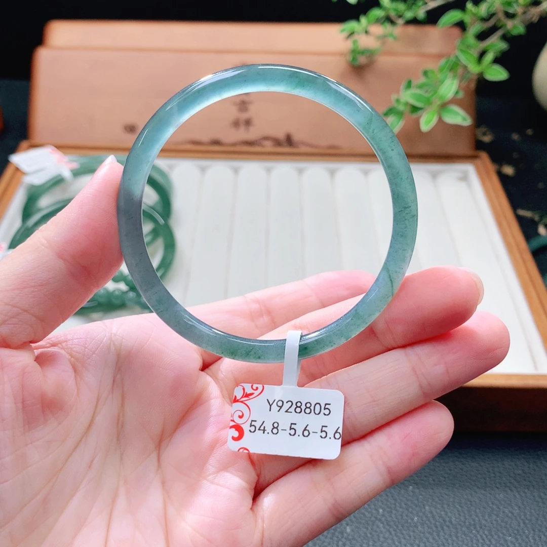 翡翠未镶嵌手镯（圆镯）