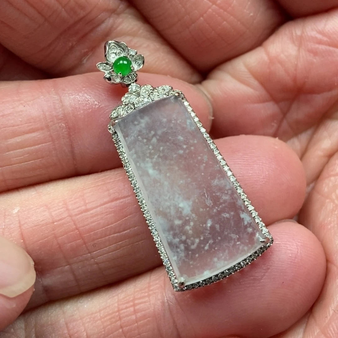 翡翠颈饰18K金镶嵌无事牌