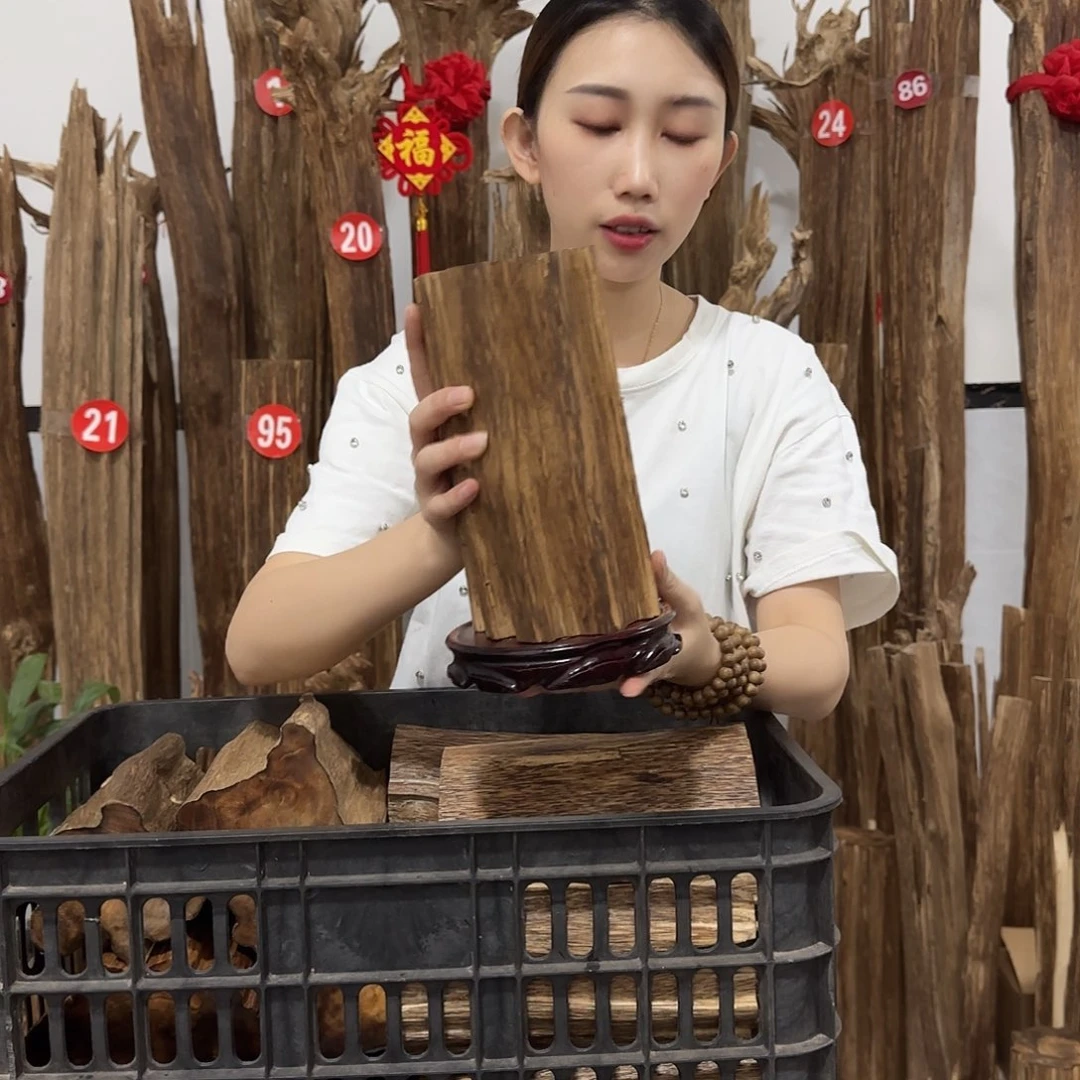 沉香碎屑沉香原材料