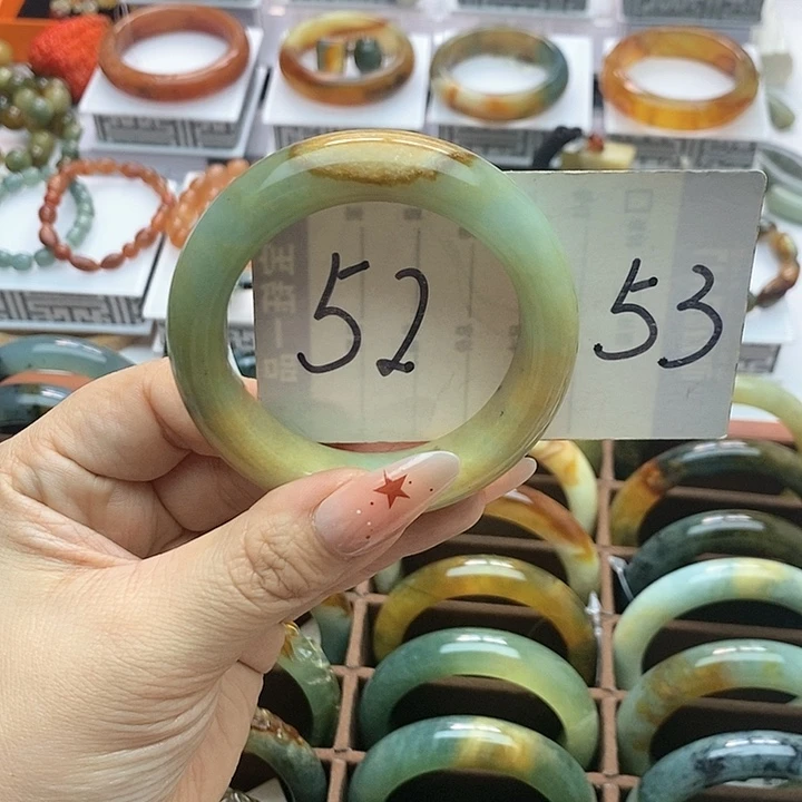 蛇纹石玉手镯未镶嵌呦*。