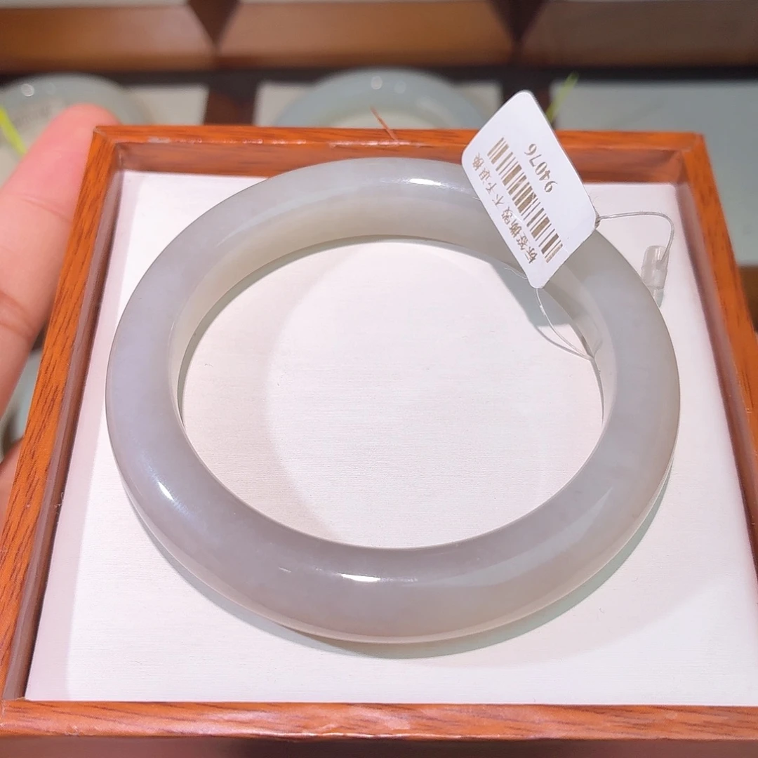 和田玉手镯未镶嵌和田玉58