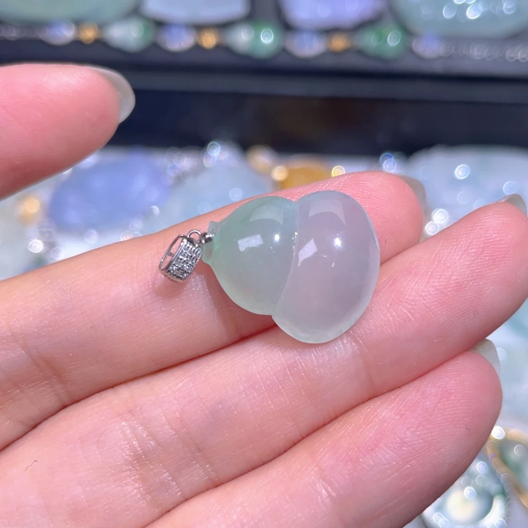 颈饰18K金镶嵌翡翠翡翠