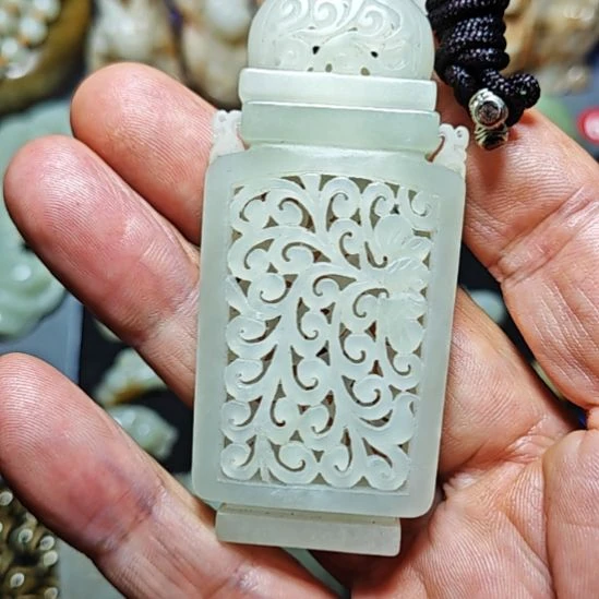 颈饰未镶嵌和田玉闷*