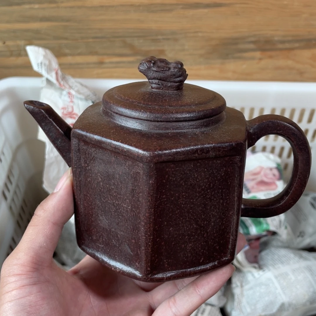茶壶紫砂老厂紫砂壶一件。
