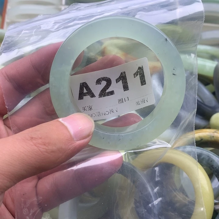 唯***豁未镶嵌蛇纹石玉手镯