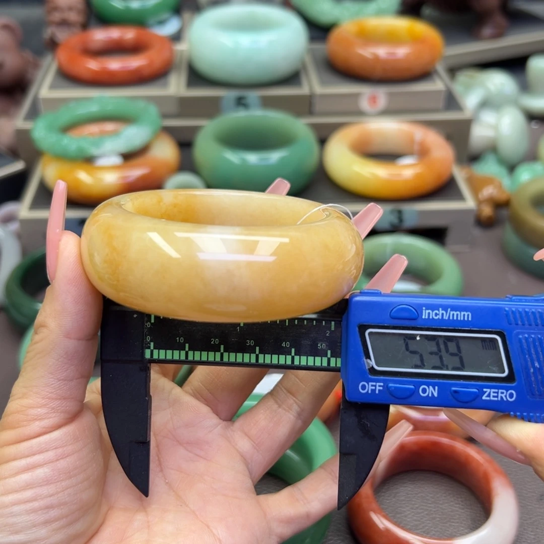 未镶嵌手镯石英岩玉