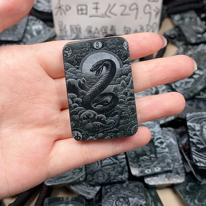 颈饰未镶嵌和田玉峰*