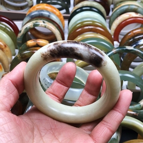 蛇纹石玉手镯未镶嵌烟****梦