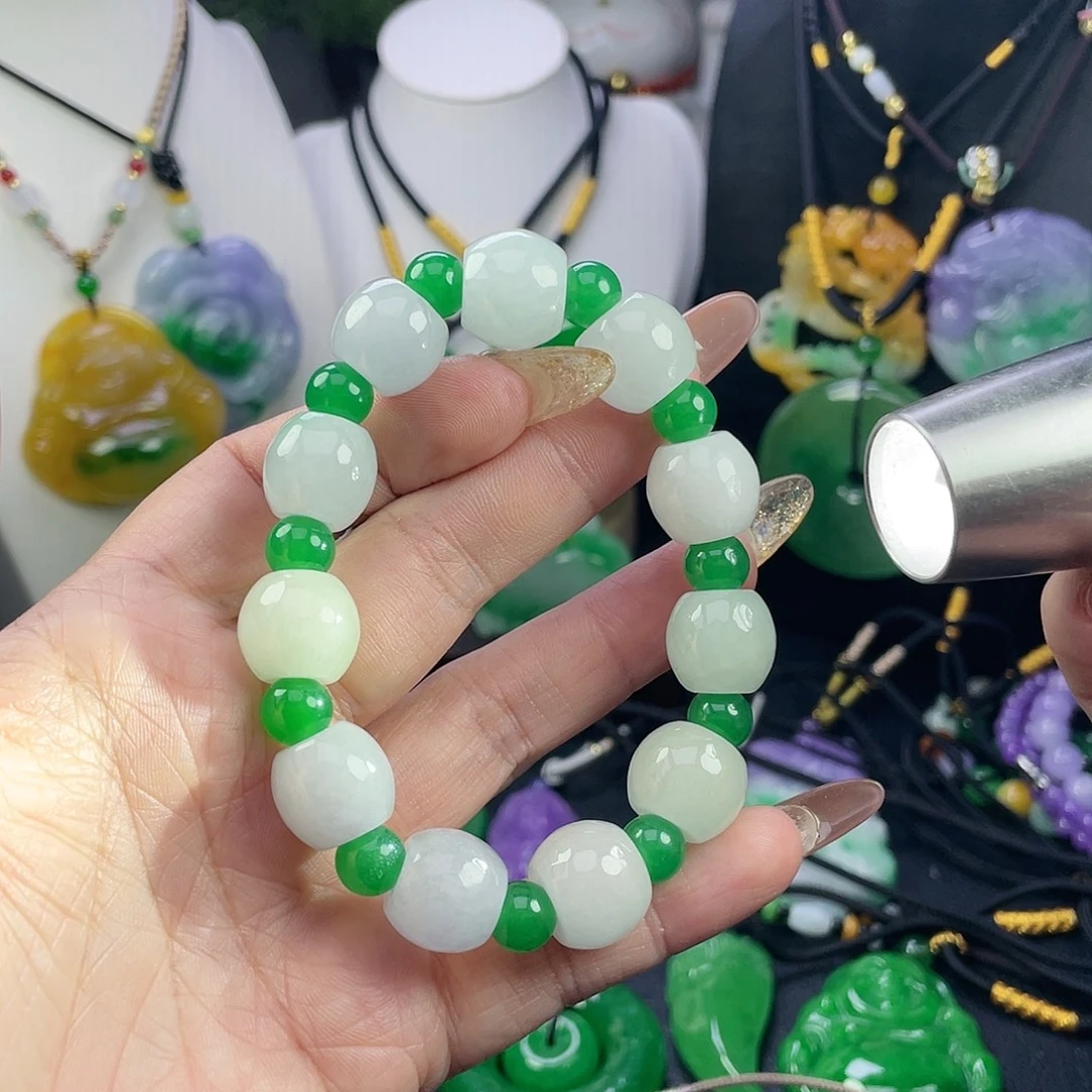 翡翠未镶嵌吊坠(赠链)