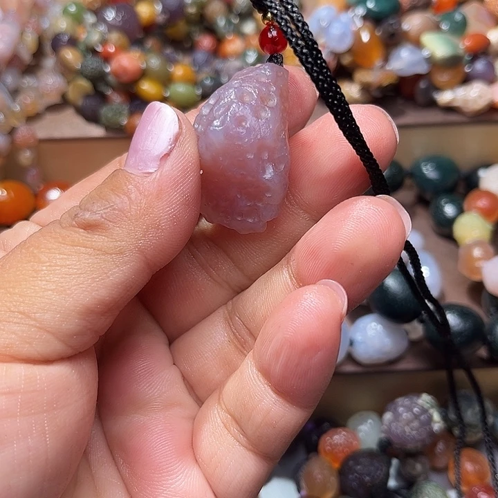 阿拉善彩玛瑙吊坠