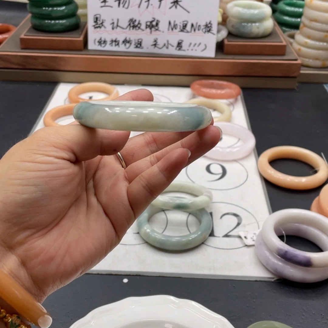 ᥫ****石英质玉手镯未镶嵌