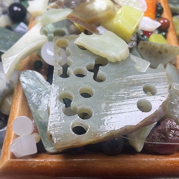 和田玉未镶嵌毛衣链光**途