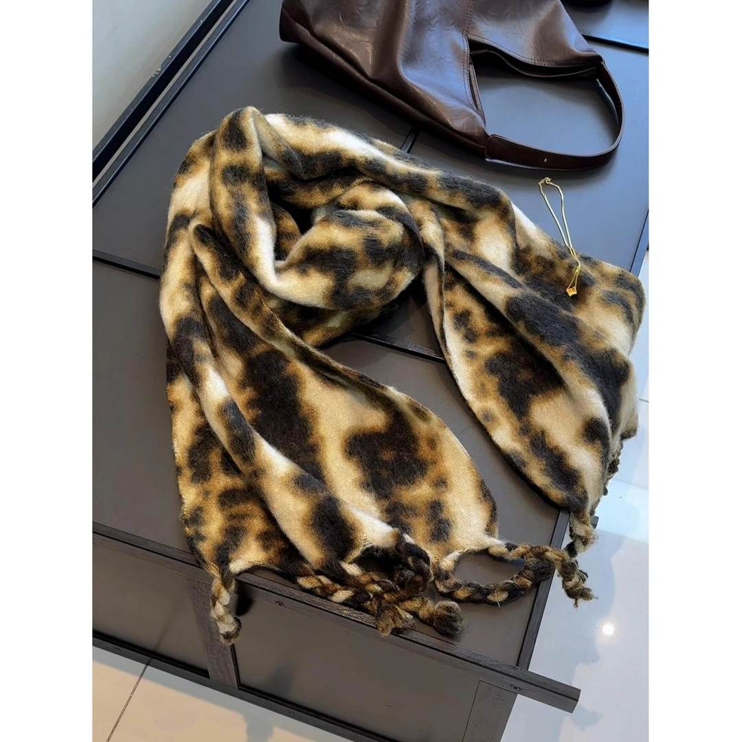 高级感满满豹纹围巾女秋冬百搭加厚绒感大披肩保暖两用围脖38/210